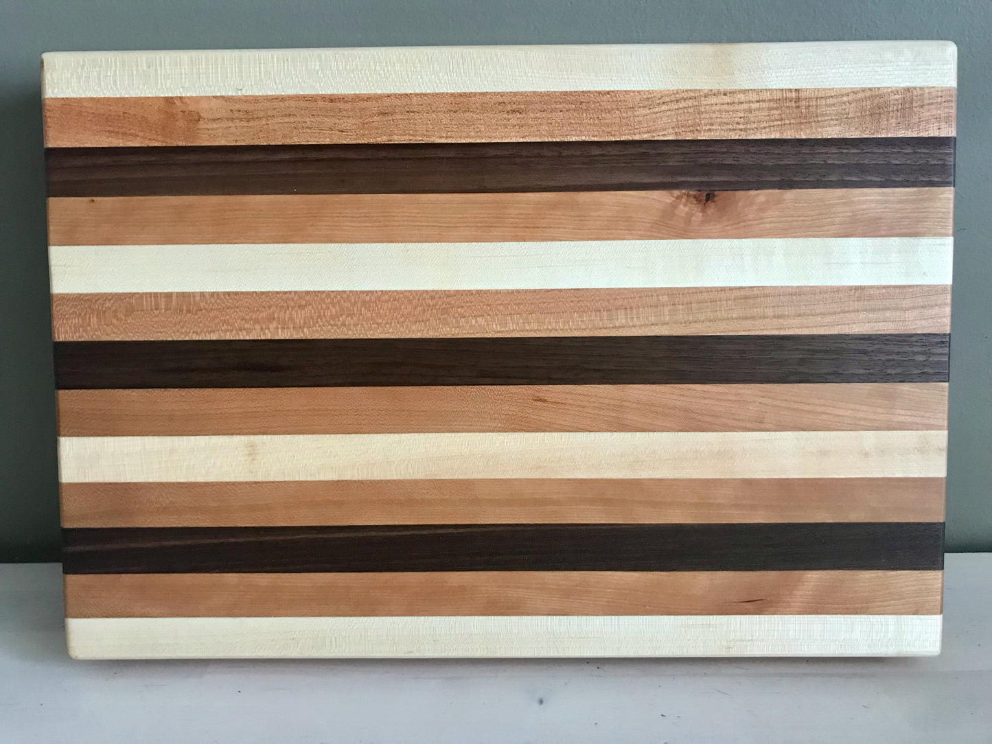 "The Bowlby" Long Grain Cutting Board